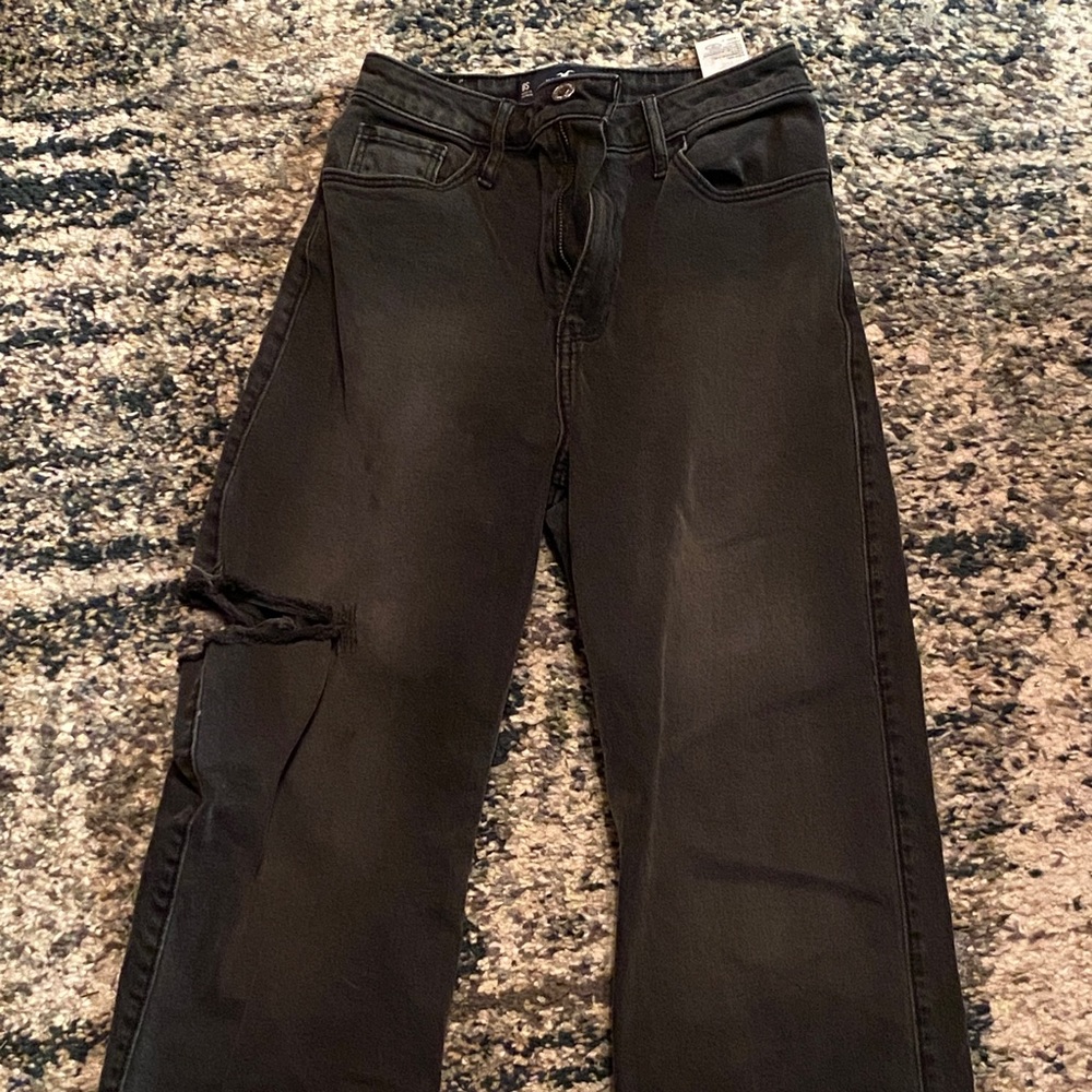 BRAND NEW HOLLISTER MOM JEANS (NWOT)